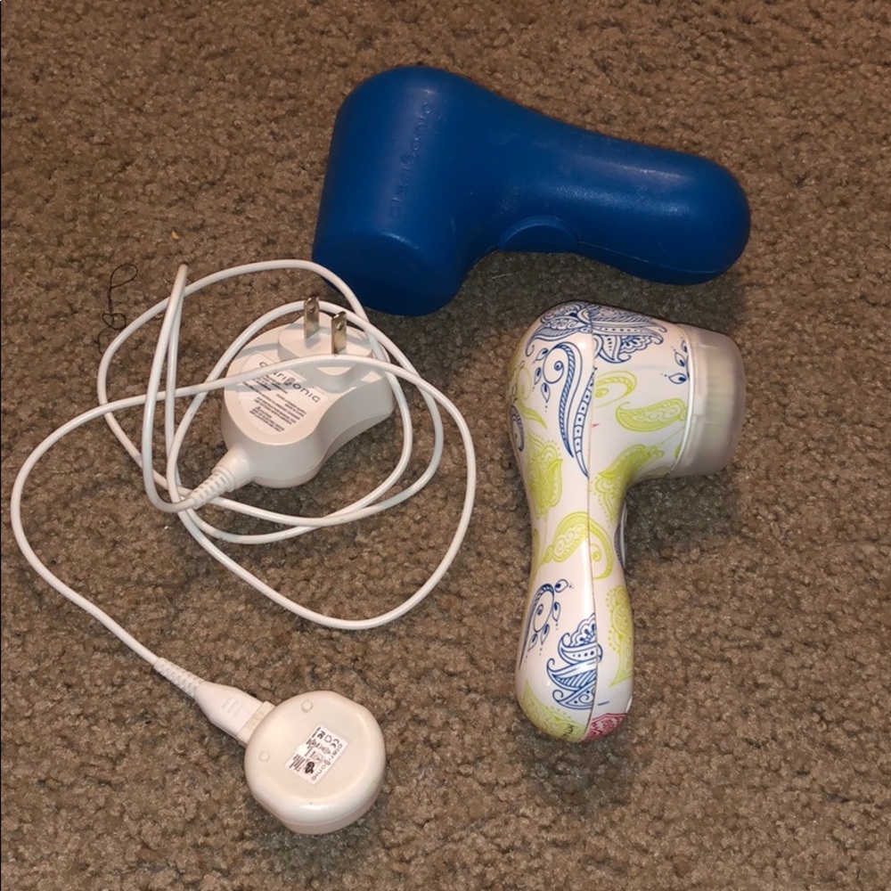 Clarisonic Mia 2. Used lightly.